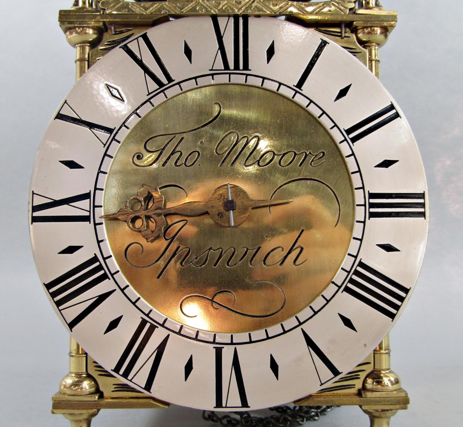 A 19th century brass lantern clock in the 17th century manner, with later oak bracket, the dial - Image 3 of 4