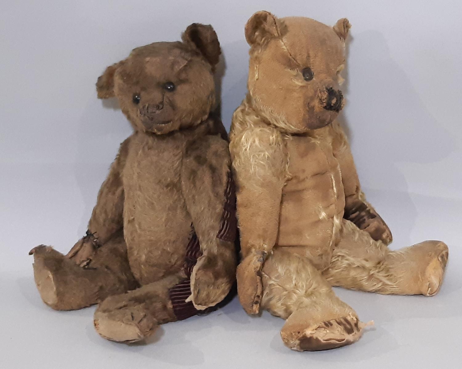 2 early 20th century teddy bears both with jointed body, pronounced muzzle and stitched nose