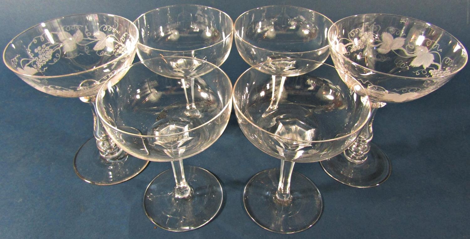 Twelve star etched Champagne bowls, four Champagne bowls with facetted stems and three Champagne - Image 2 of 2