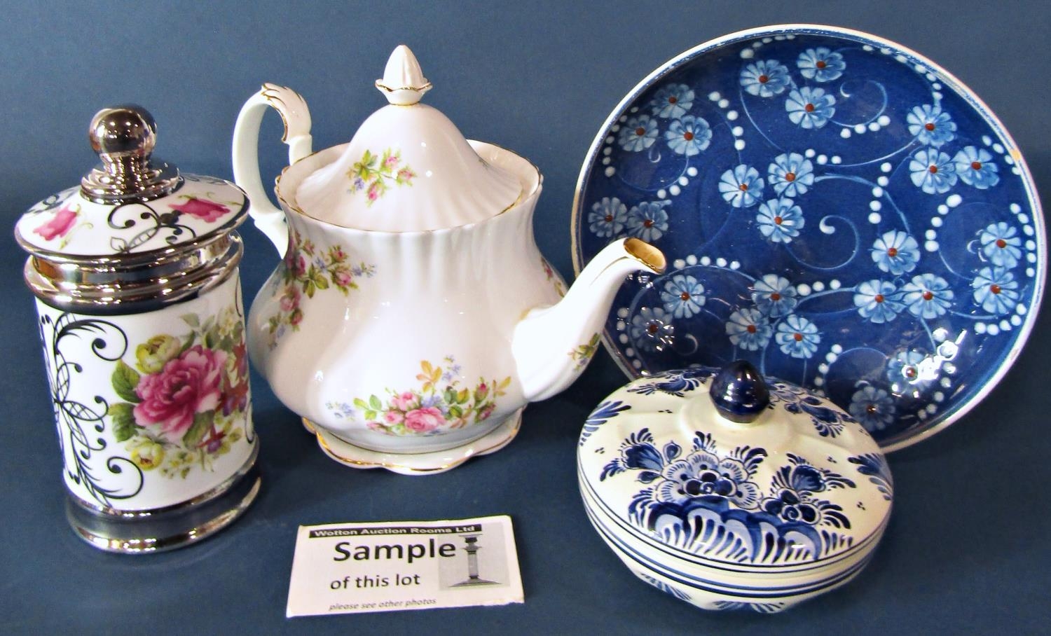 An early 19th century hand painted tea set with colourful hand painted floral panels, set with - Image 3 of 3