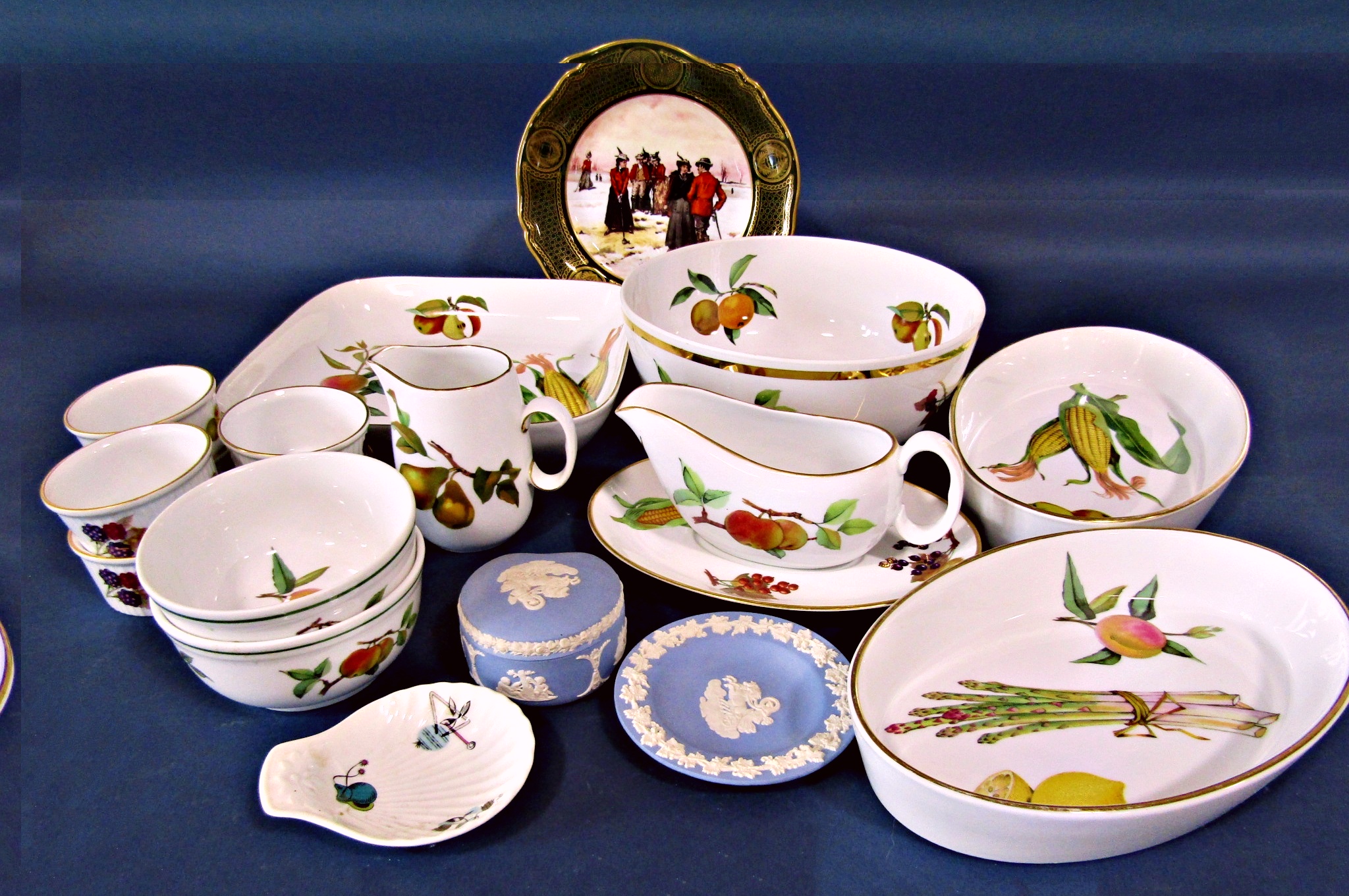 A small collection of Worcester Evesham pattern wares to include two large dishes, gravy boat and