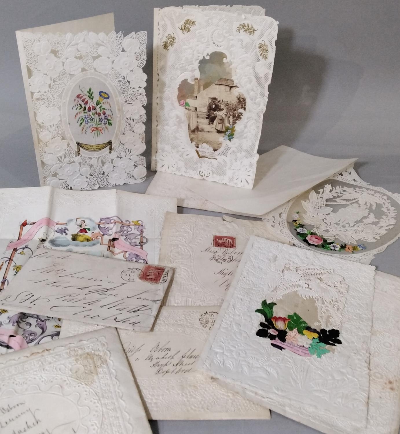 A collection of cut out lace type valentine cards, most with original decorative envelopes, some - Image 2 of 3