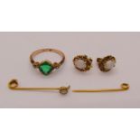 Group of 9ct jewellery comprising a pair of opal stud earrings, an opal brooch (af) and a paste
