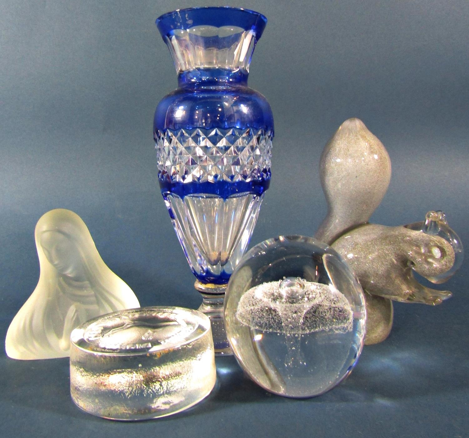 A miscellaneous collection of glass ware, including a set of five Bristol and Clifton Golf Club wine - Image 2 of 5