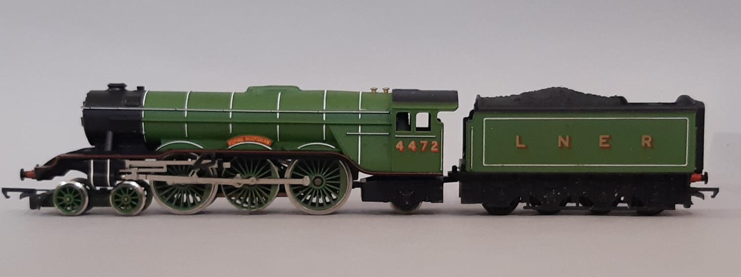 Hornby 00 gauge model railway items comprising boxed GWR Deans Goods locomotive R2064, 'The Flying - Image 2 of 5