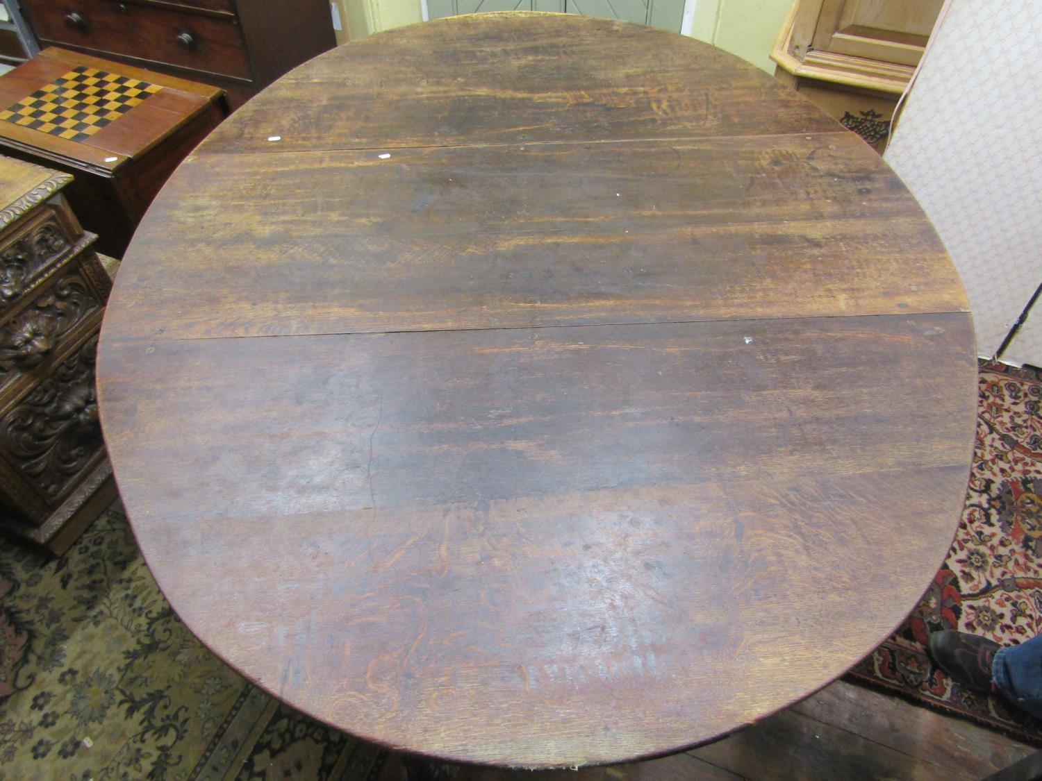 A larger than average Georgian oak gateleg dining table with frieze drawer on turned supports, 153 - Image 2 of 2