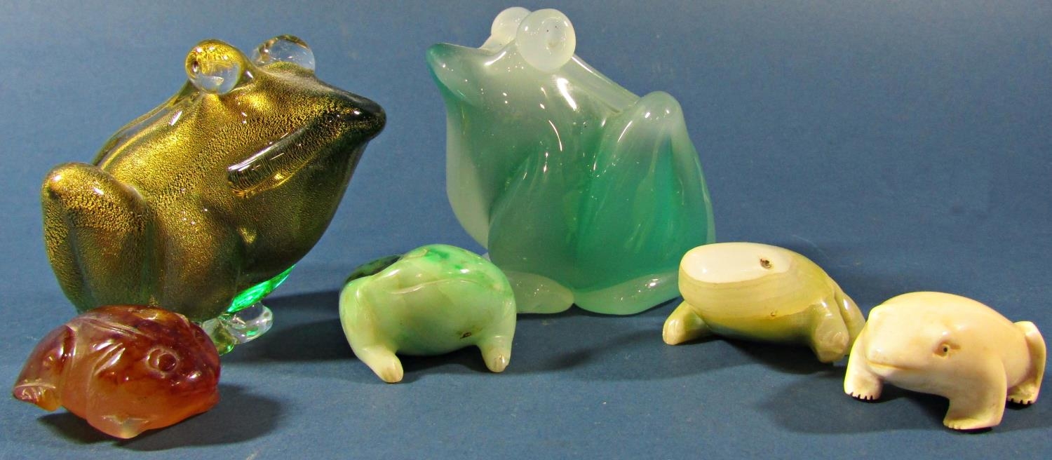 A small collection of five glass frogs, including a Murano Glass example, four other decorative - Image 3 of 3