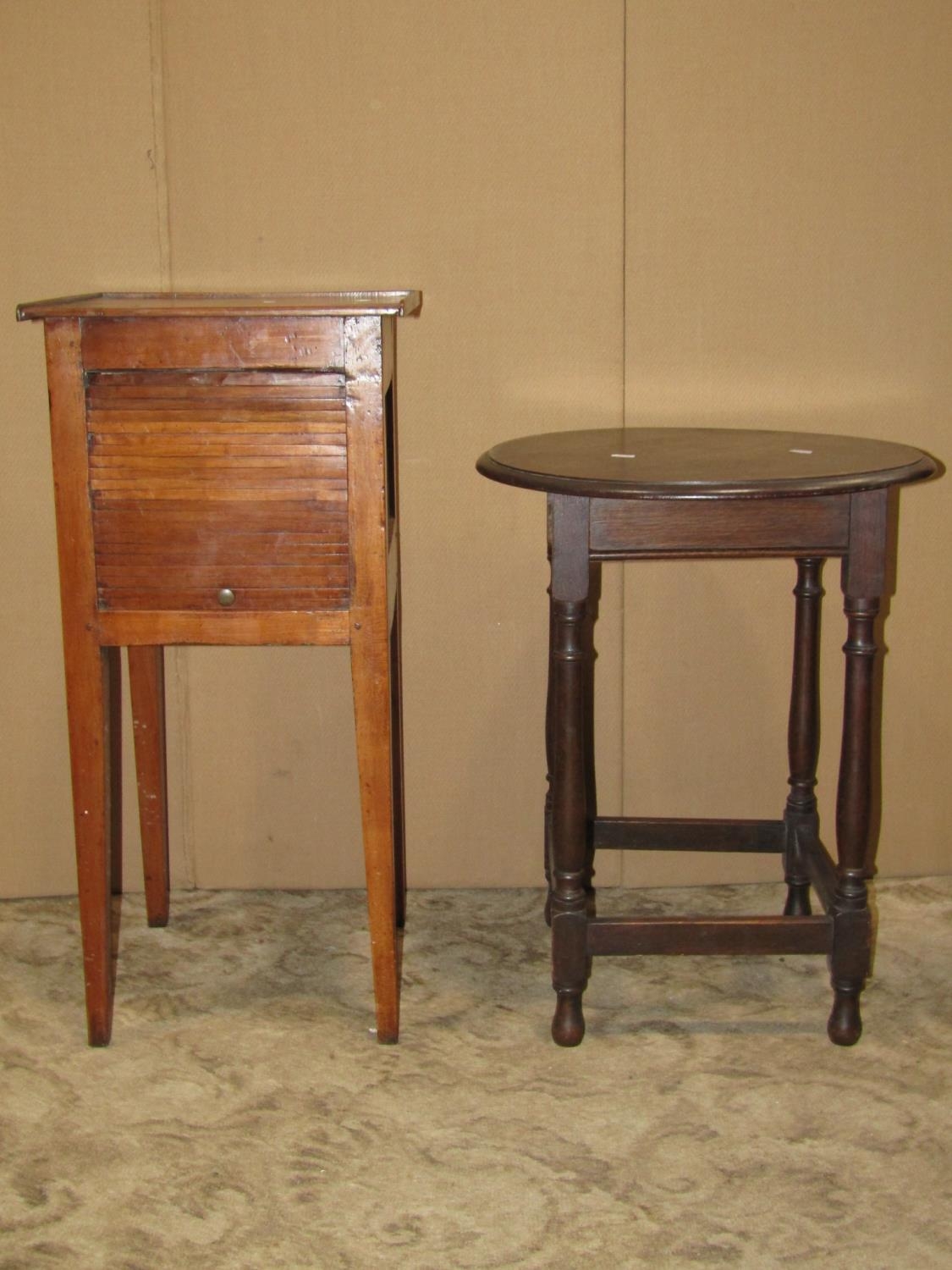 A walnut and figured walnut veneered fold over top card table with serpentine outline, raised on - Image 4 of 4