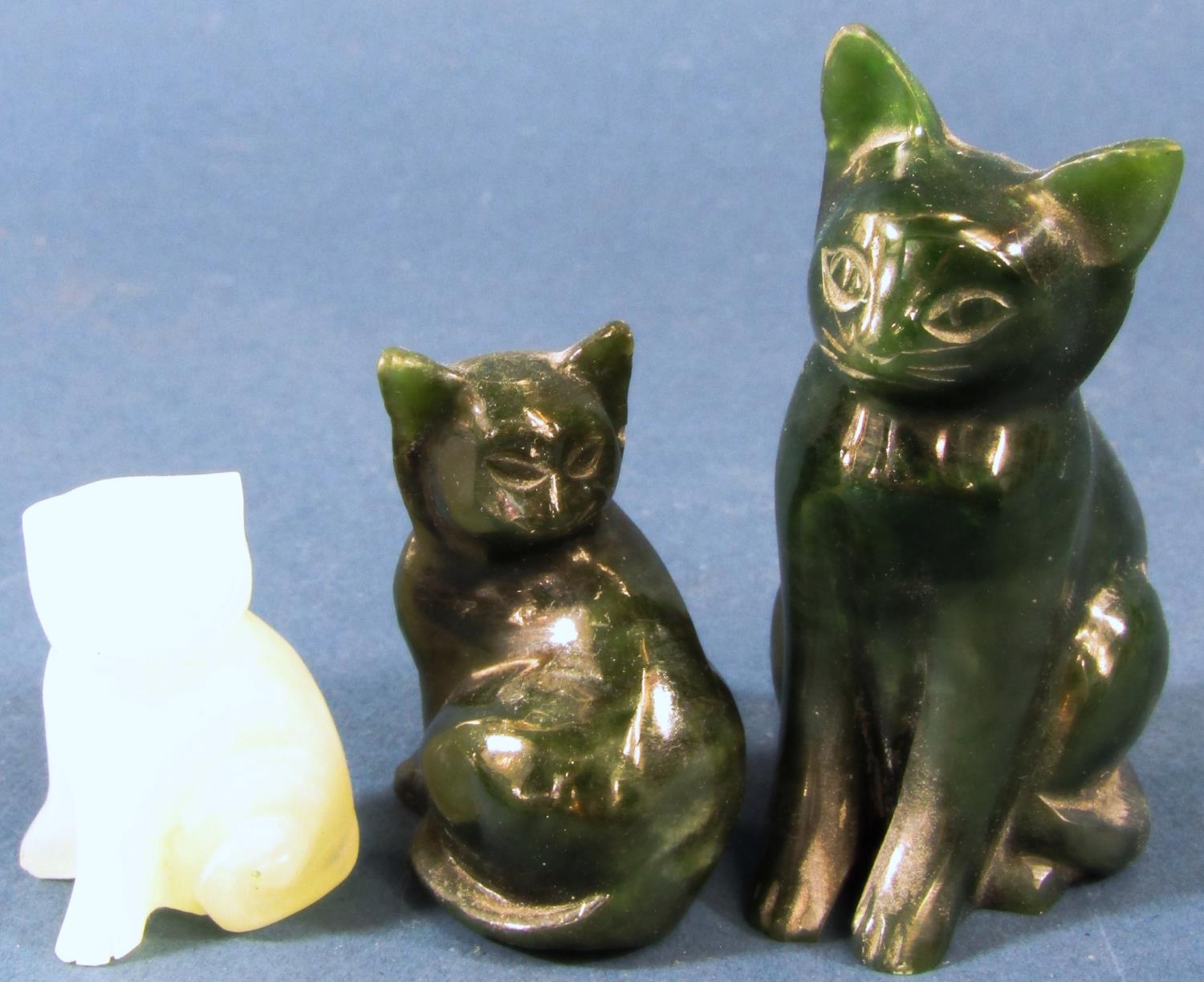 A collection of glass and crystal cats in various positions. - Image 2 of 3