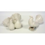 Lladro porcelain group of 2 doves, L 15.5cm, and a model of a dove, L 17.5cm (2)