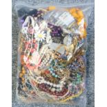Large quantity of necklaces,brooches and other costume jewellery, 4.2 kg approx. (a lot)