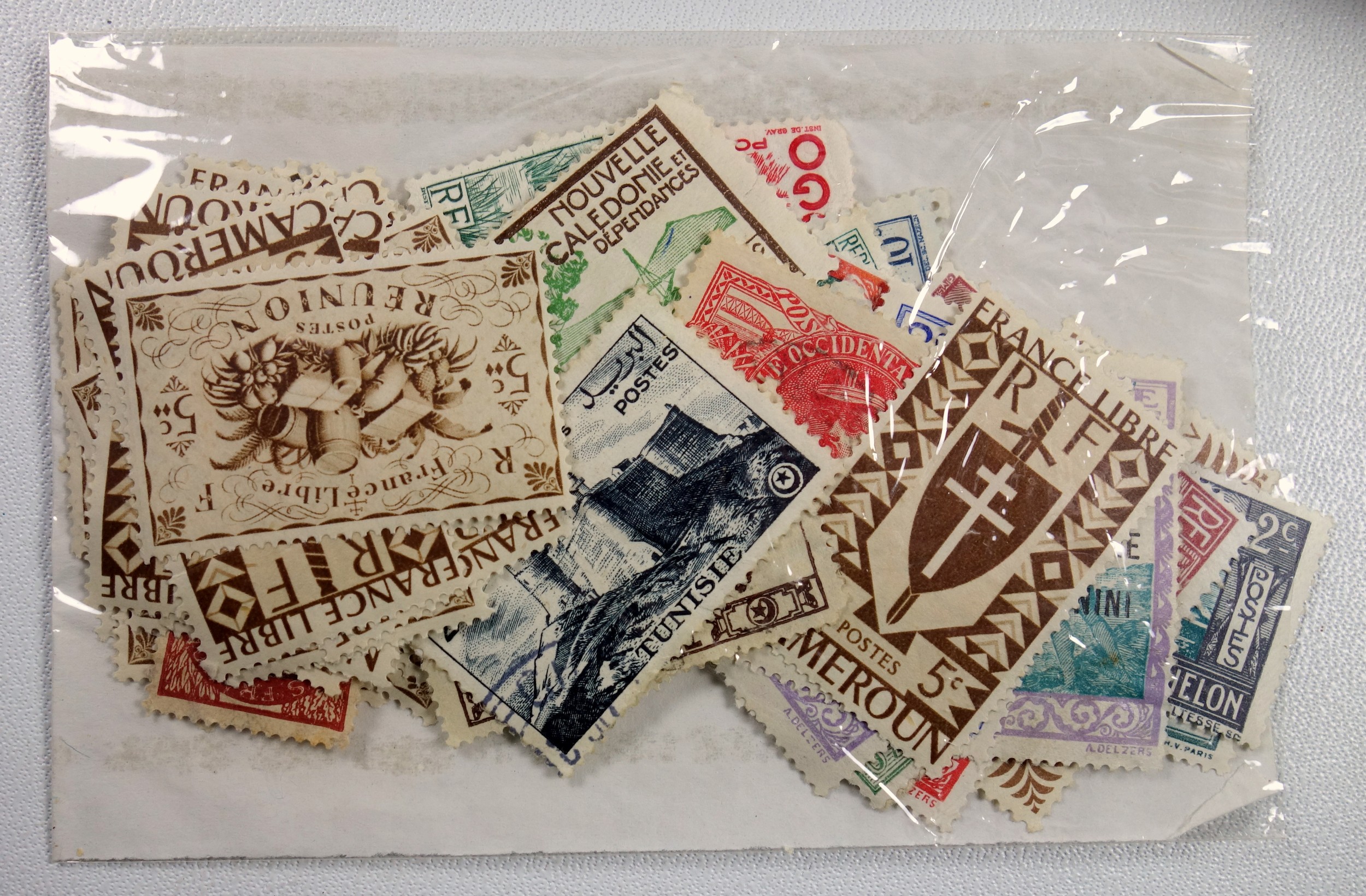 The Strand Stamp Album containing George V and later British Commonwealth and other postage stamps - Image 9 of 15