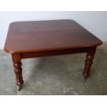 Early Victorian mahogany dining table with a moulded top, on carved lappet turned tapering legs