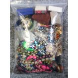 Quantity of other costume jewellery, 2.9 kg approx. (a lot)