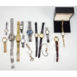 Seiko quartz gilt metal bracelet watch, W 2.6cm, ladies Accurist quartz gilt metal bracelet watch,