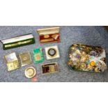 Quantity of brooches, Smith's astral gilt metal bracelet, compacts and other item, 3.4 kg (a lot)s