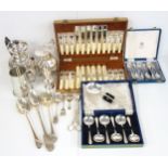Silver plate: Mappin & Webb silver plated set of six 'Rat tail' teaspoons, cased, a silver plated