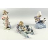 Lladro group of a girl with a dog and cat, 'Little Friskies' no. 5032, H 17.2cm, group of a boy