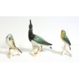 Karl Ens model of a tufted bird, H 19.3cm and 2 smaller models of birds, in naturalistic colours (3)