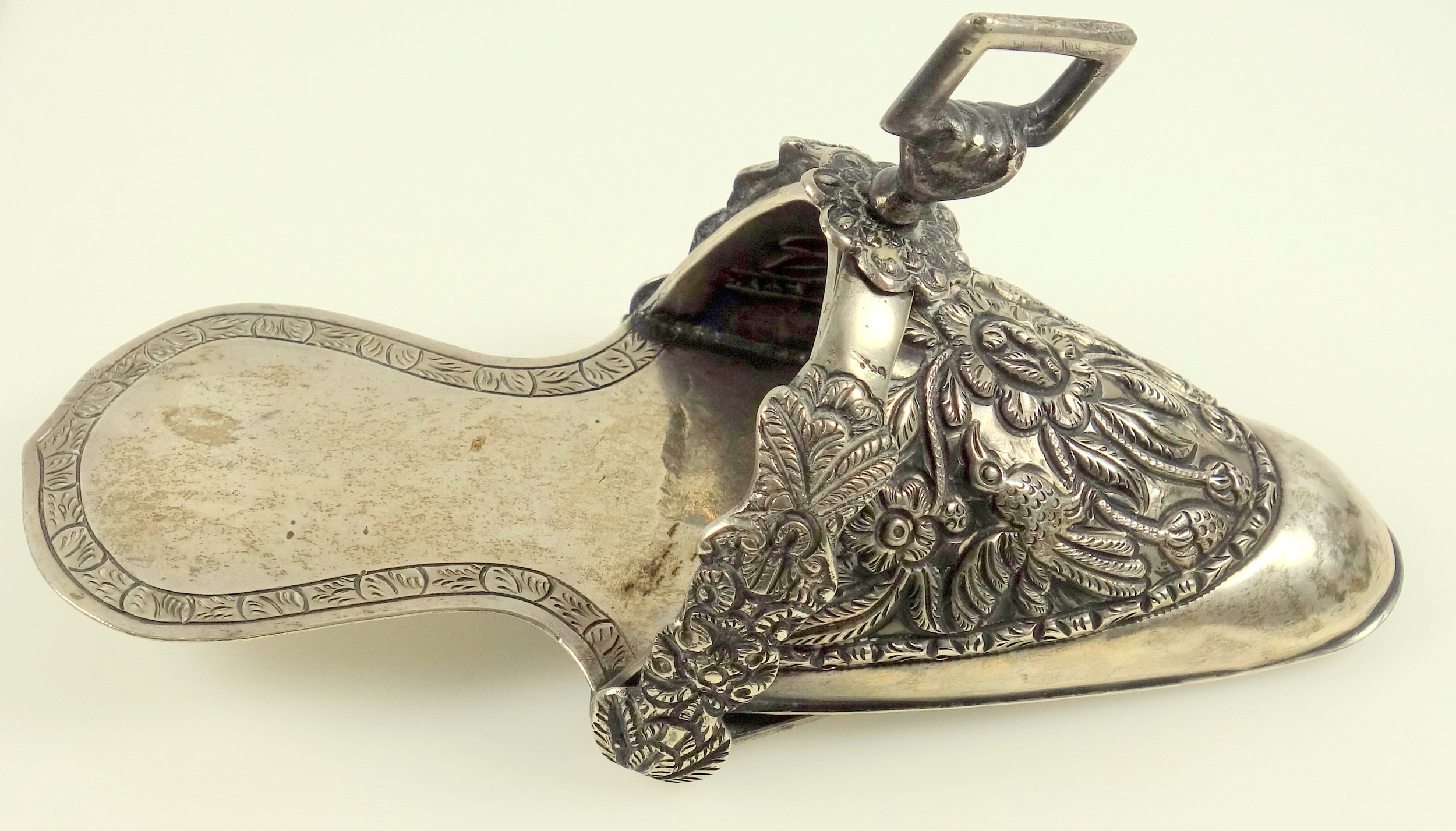 South American ladies white metal stirrup in the form of a shoe, embossed with 2 exotic birds, fruit - Bild 3 aus 5