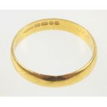 22ct gold wedding ring, size O 1/2, by B W & Son, London 1971, 2.9grs