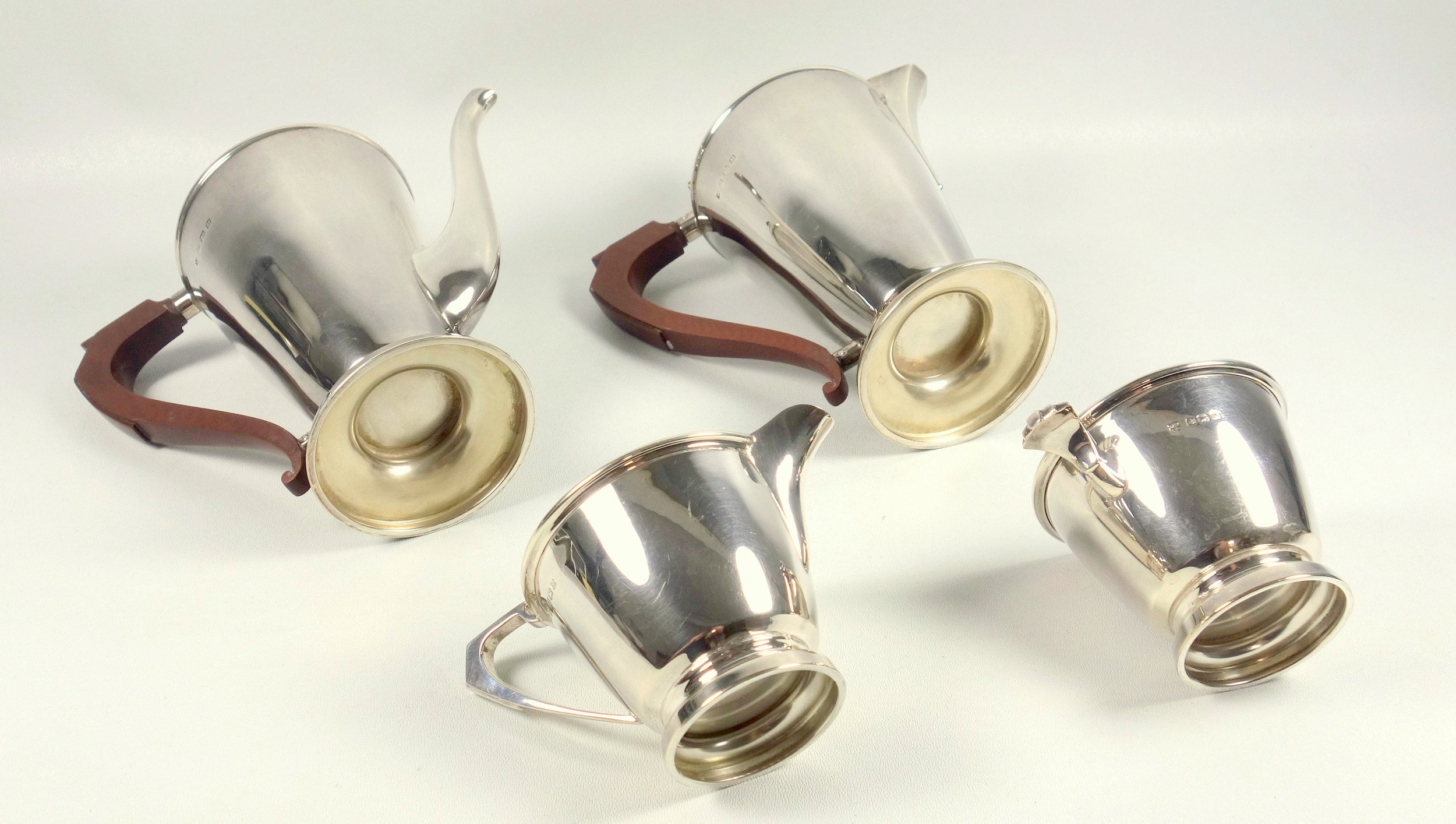 Art Deco silver 4 piece coffee set comprising a coffee pot, hot milk jug, sugar basin and cream jug, - Bild 5 aus 5