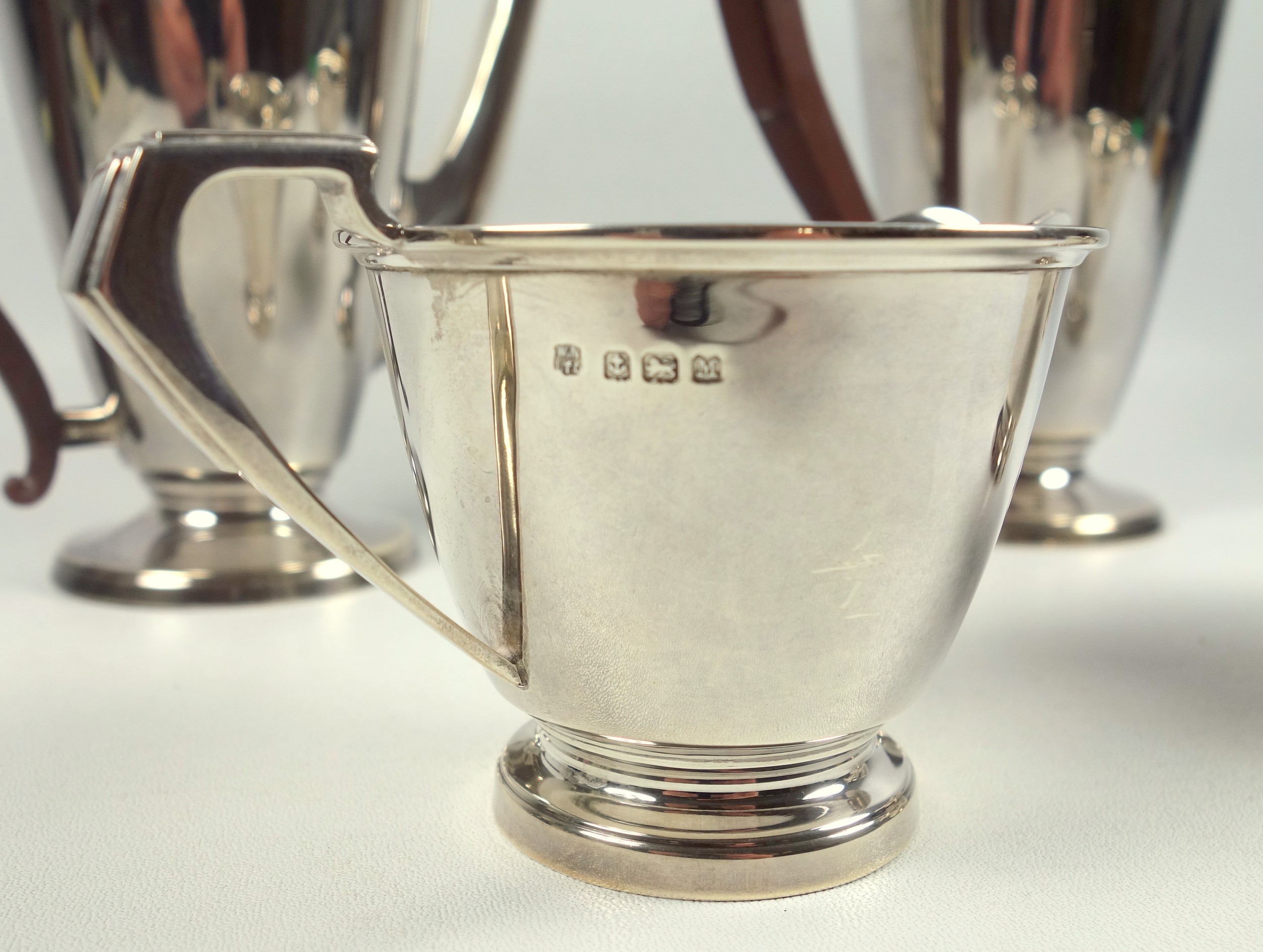 Art Deco silver 4 piece coffee set comprising a coffee pot, hot milk jug, sugar basin and cream jug, - Bild 3 aus 5