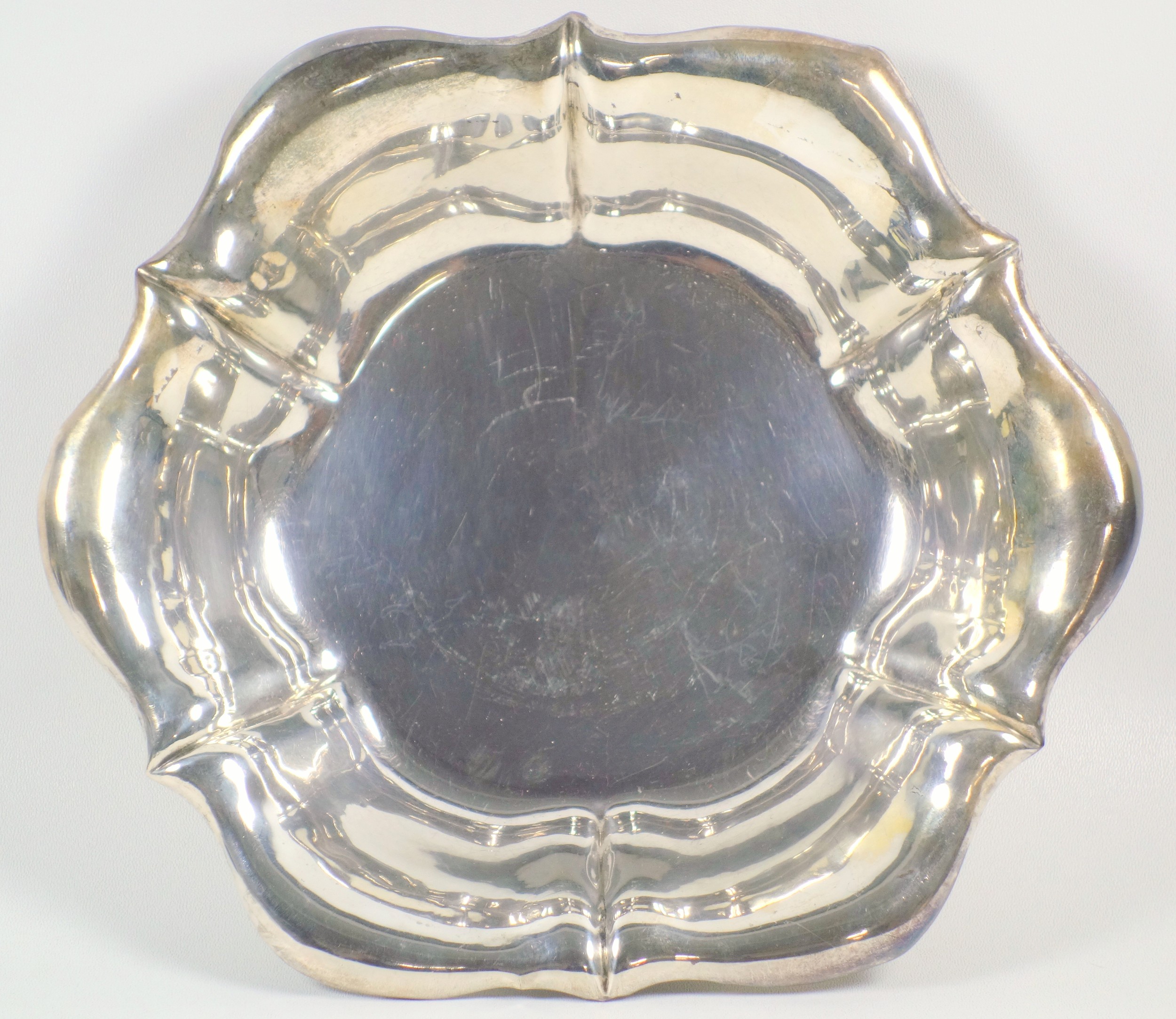 Peruvian white metal hexafoil shaped bowl with fluted sides stamped “Sterling 925”, D 27.7cm. 336.