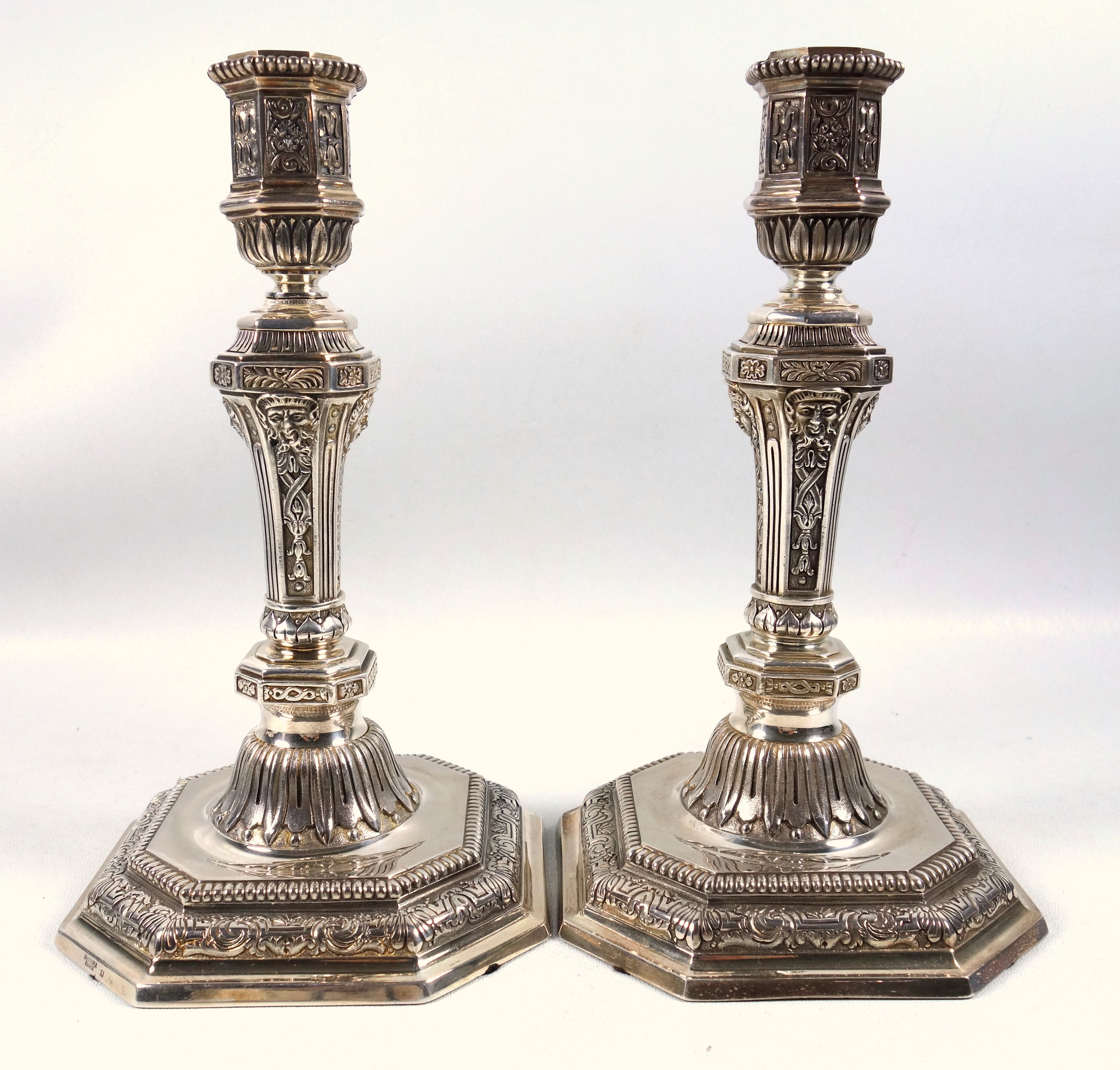 Good pair of French Louis XVI style silver plated candlesticks, each with an octagonal baluster - Image 3 of 7