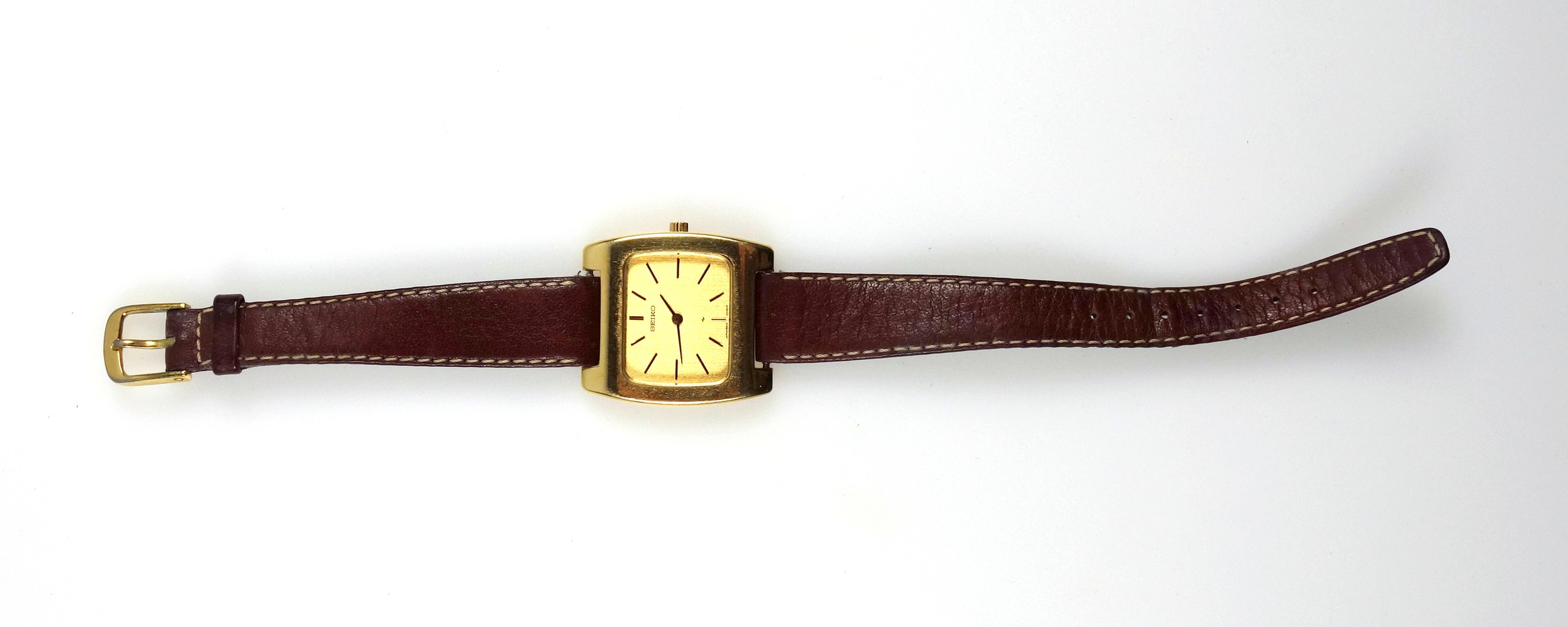 Seiko yellow metal ladies wristwatch with a cushion shaped yellow dial, baton markers, enclosing a - Image 2 of 2
