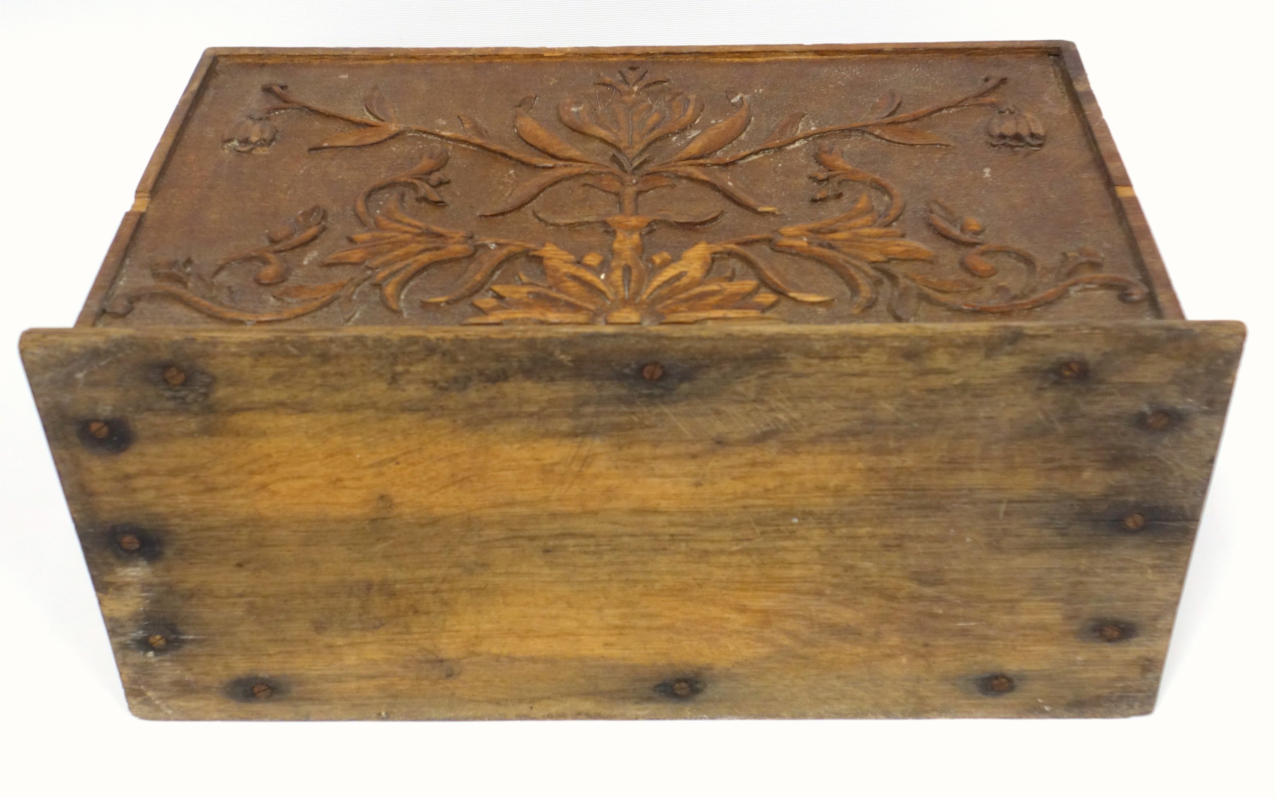 Arts & Crafts carved oak freestanding letter box, H. 25 cm, L. 42 cm, D. 19.5 cm - Image 4 of 4