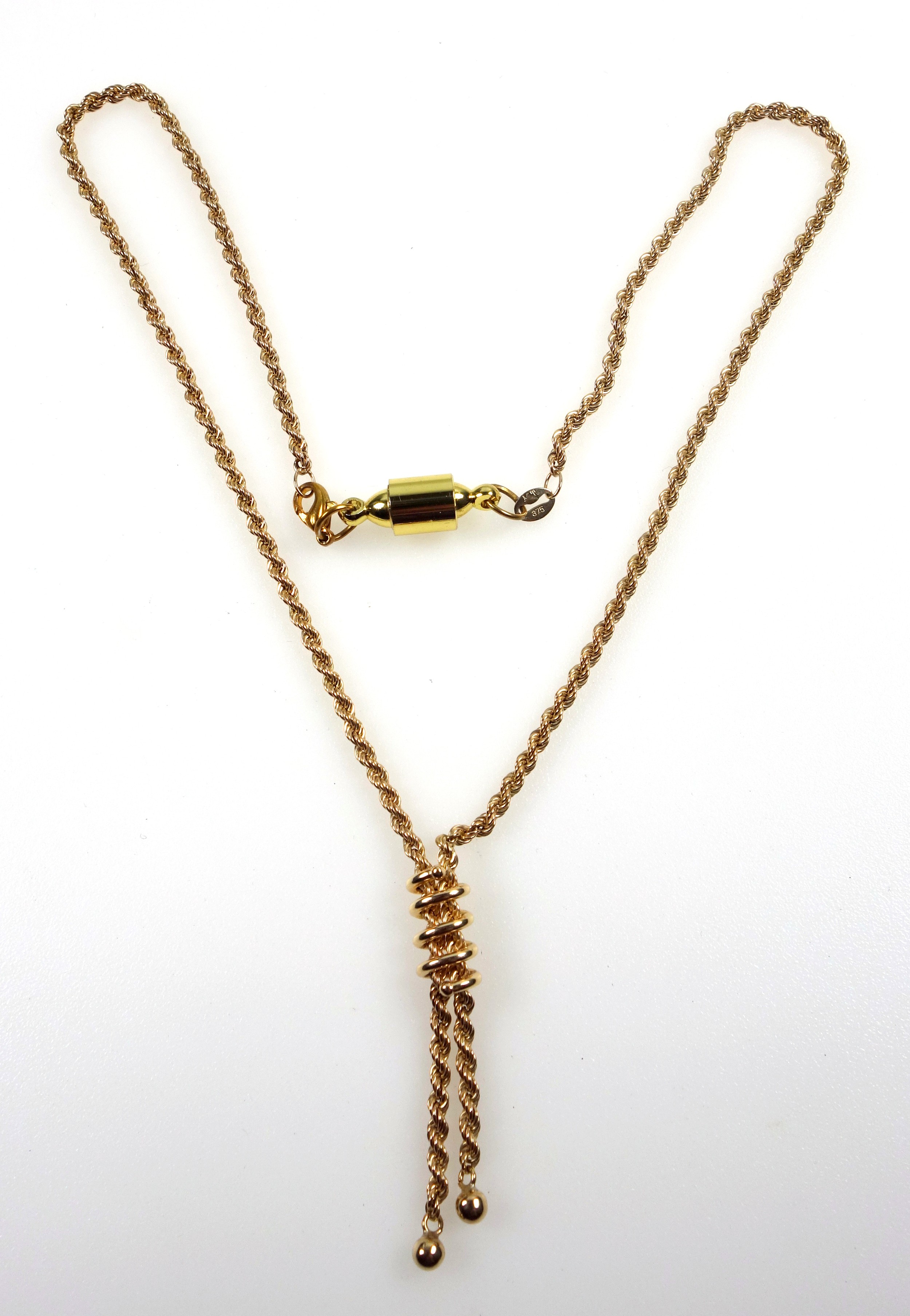 9ct gold rope-twist necklace with 2 ball pendants and a magnetic clasp, gross 8.4grs - Bild 2 aus 3