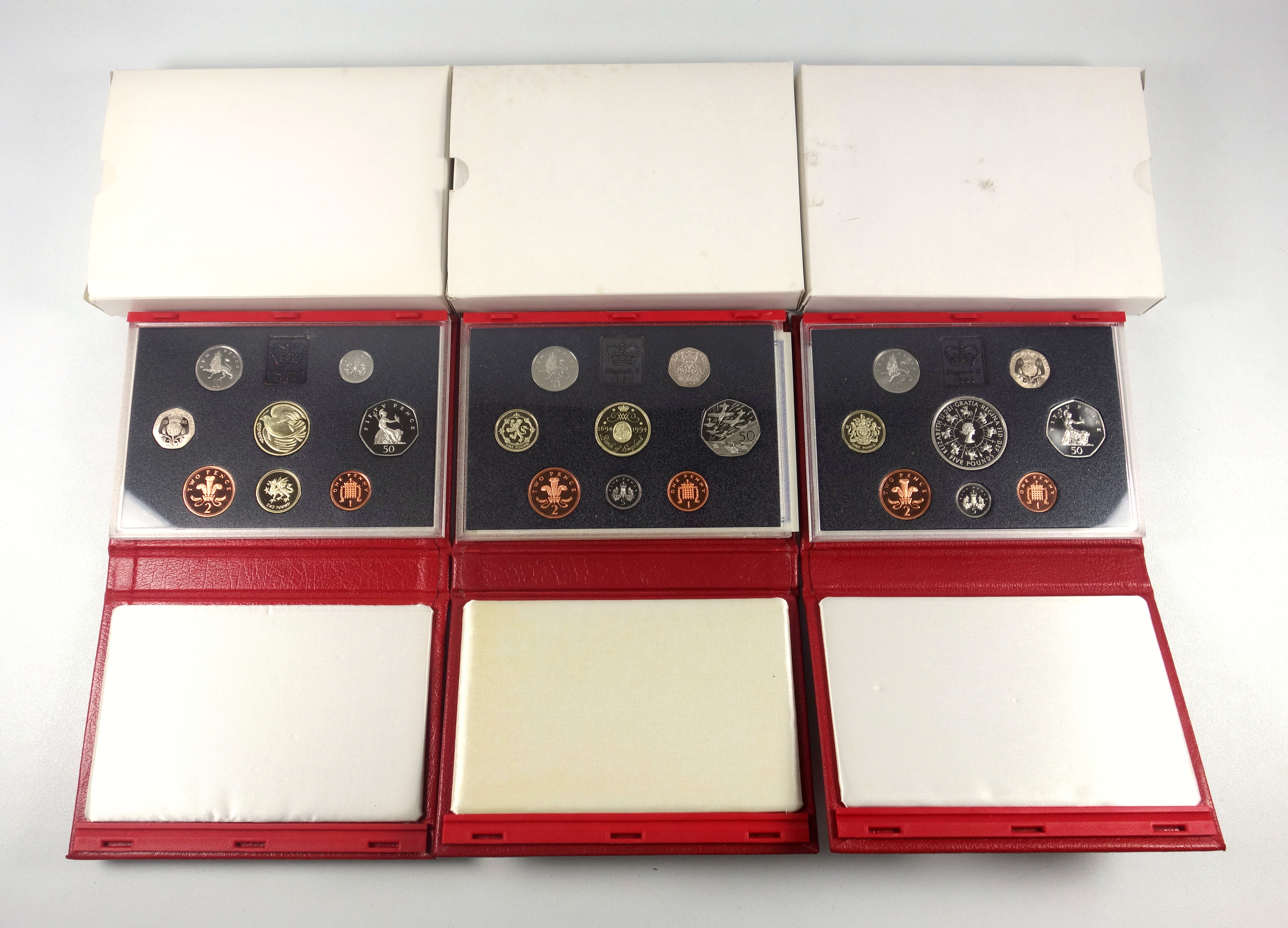 Elizabeth II Proof sets of coins, 1993-1998, with C of As, in de luxe cases, boxed. (6) - Bild 2 aus 4