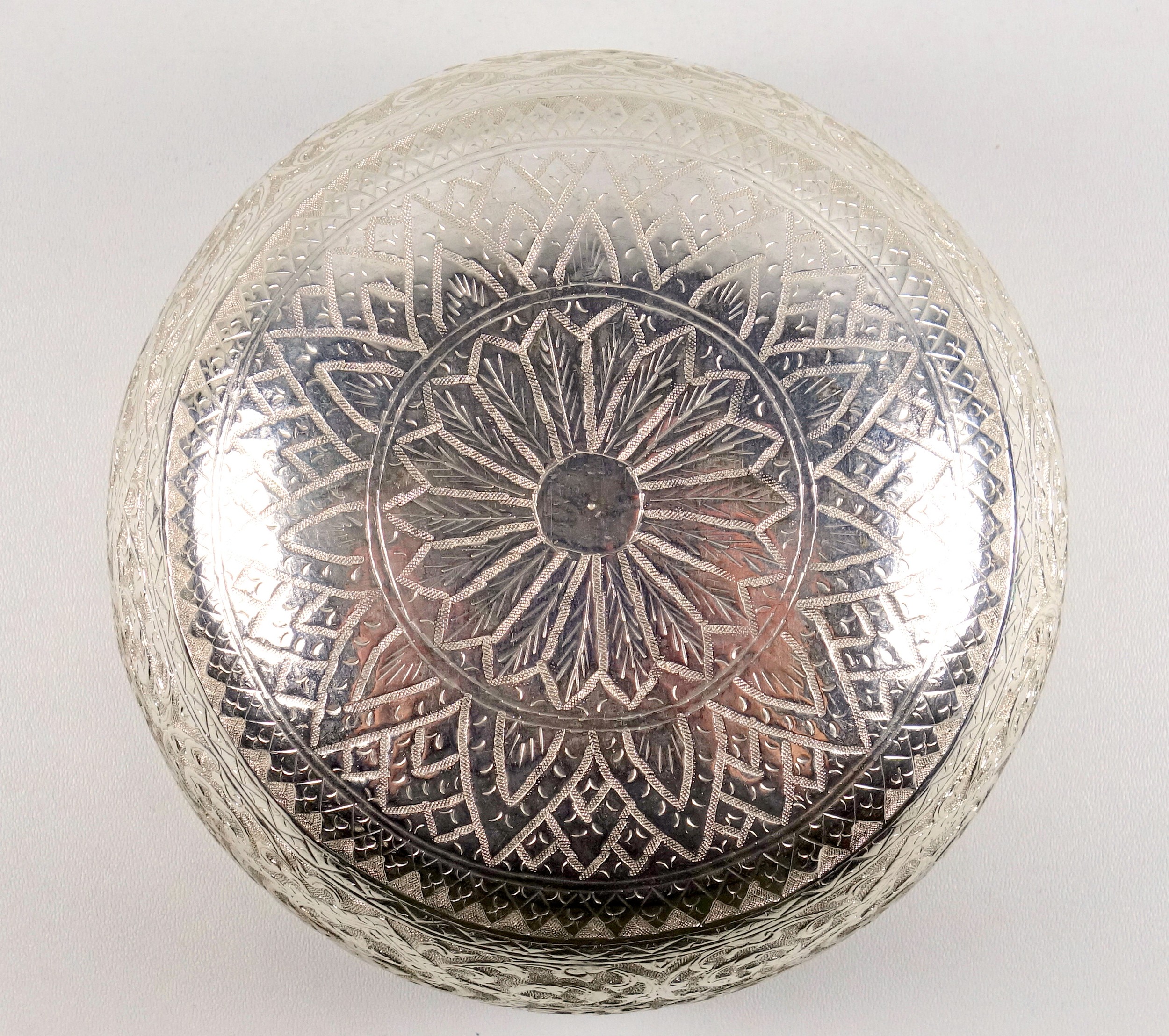 Burmese white metal circular bowl embossed with Buddhas and scrolling floral decoration, D 19cm, - Image 4 of 4