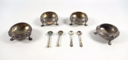 Set of 4 Victorian silver salt cellars, by Martin & Hall Sheffield 1870; 2 salt spoons, by Ewart,