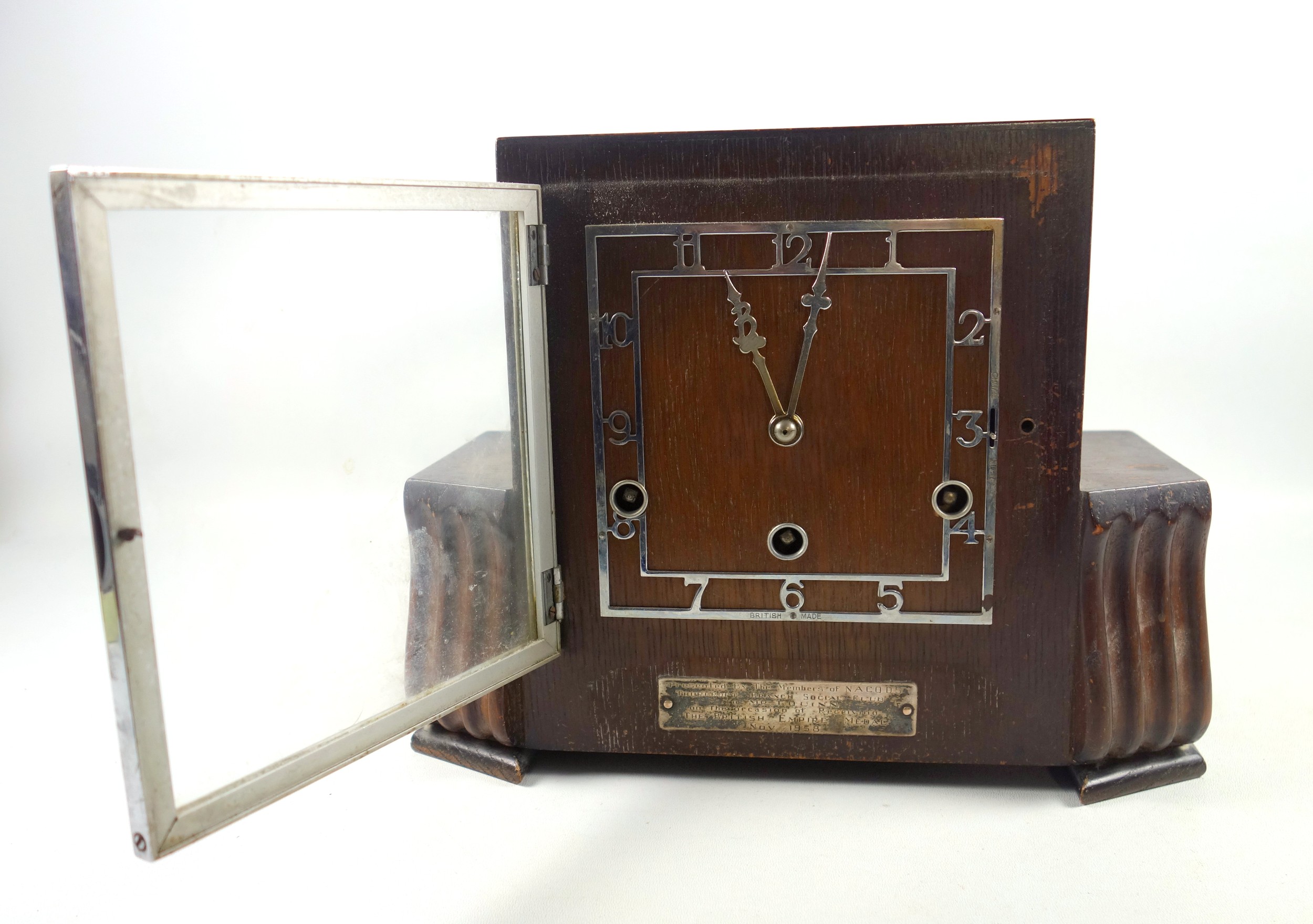 British Art deco period mantel clock with an 8 day movement, chime striking on straight gongs, in an - Image 2 of 6