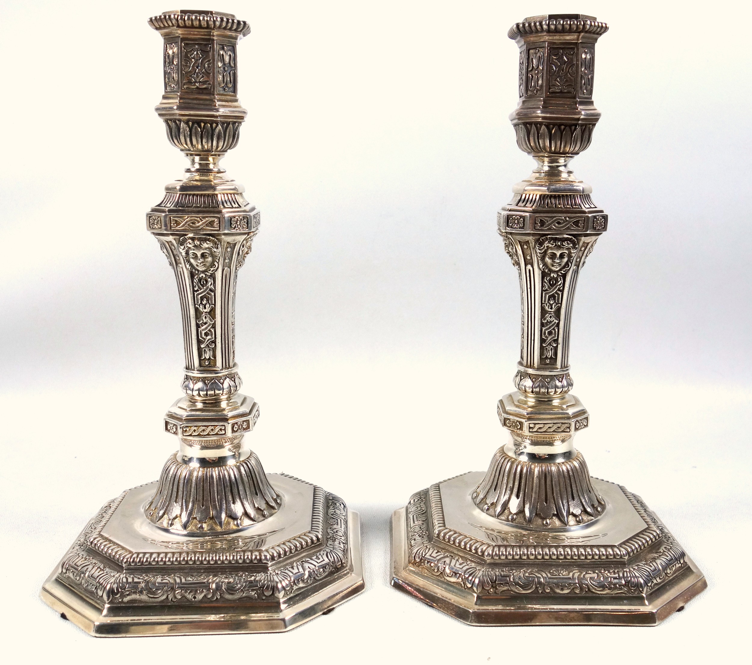 Good pair of French Louis XVI style silver plated candlesticks, each with an octagonal baluster - Image 4 of 7