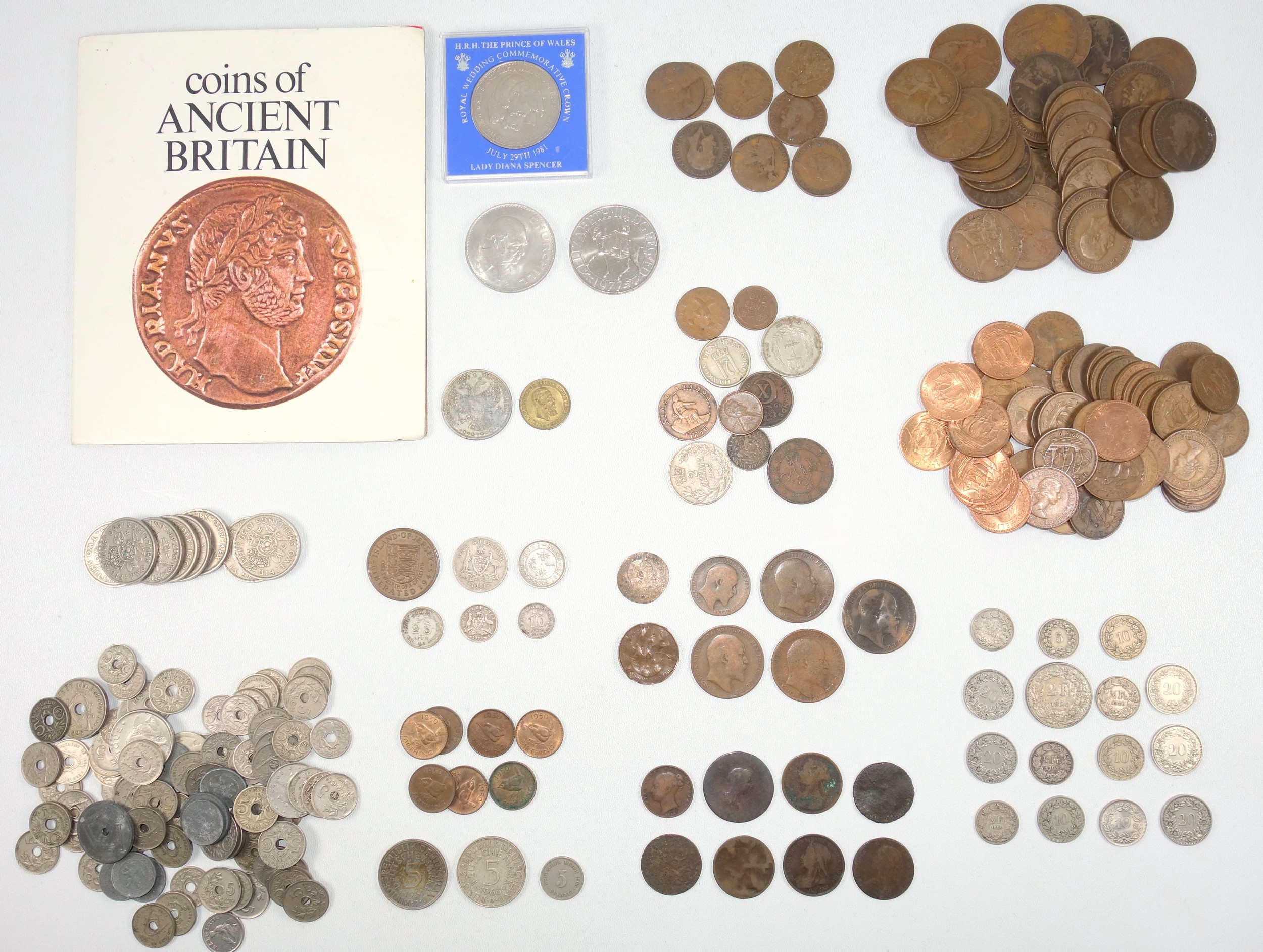 Pre 1947 silver coins, (32p); Victoria 1d's, 1864, poor (2), 1869, v poor; 1d 1967, (edge chip); - Bild 2 aus 4