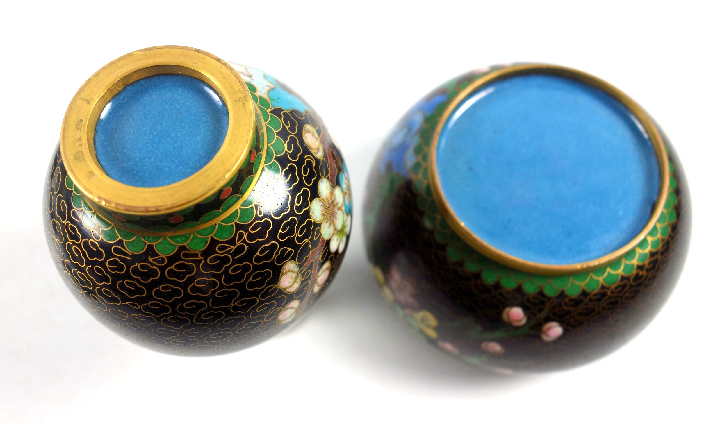 A collection of cloisonne wares to include a swivel ashtray atop a pot 9.5cm, another ashtray 9cm, a - Image 5 of 7