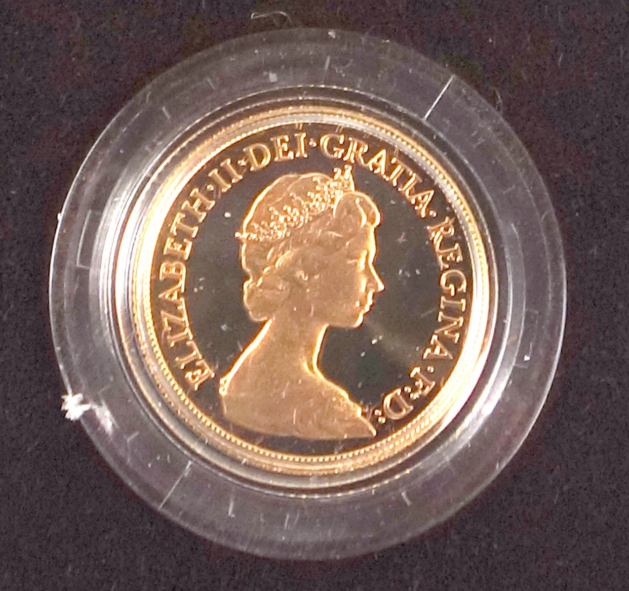 Elizabeth II gold Proof sovereign, 1981, unc., with C of A, in capsule, cased - Image 3 of 4