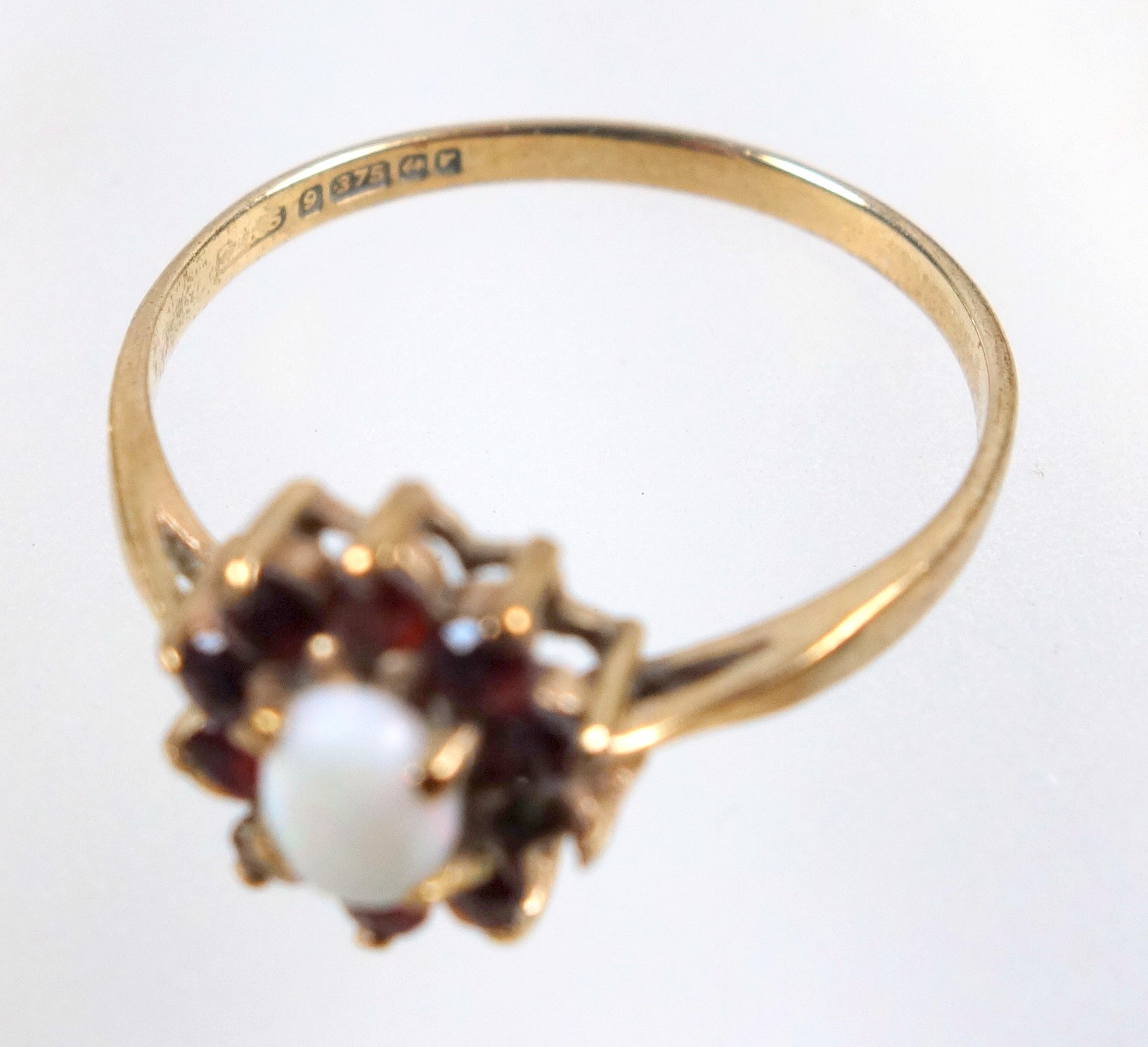 9ct gold opal and garnet floral ring, gross 1.9 grams (1 garnet missing) Necklaces, brooches and - Image 3 of 3