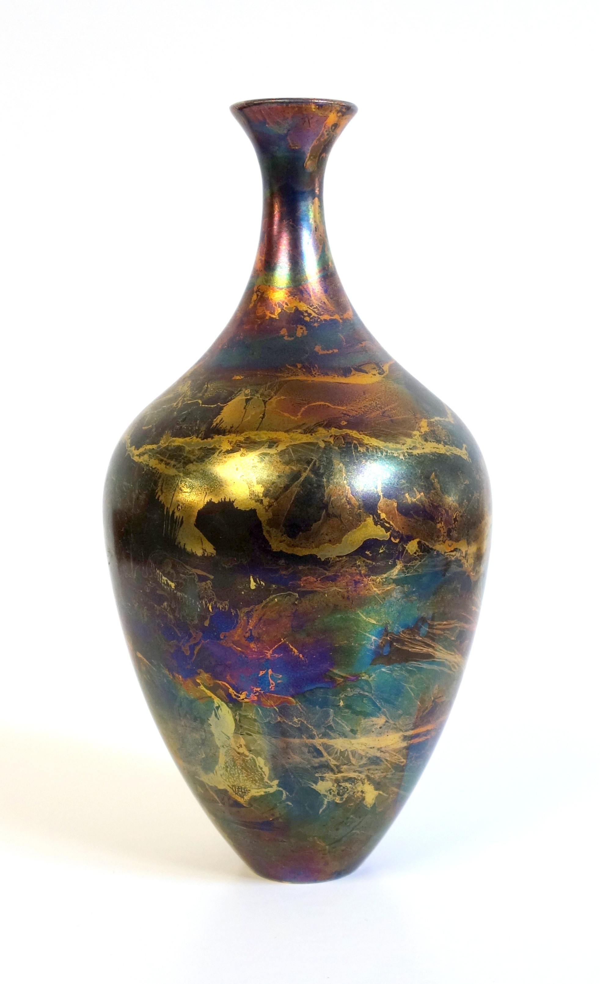 Tony Laverick (born 1961) A Persian shaped studio pottery vase with all over lustre decoration, - Bild 2 aus 5