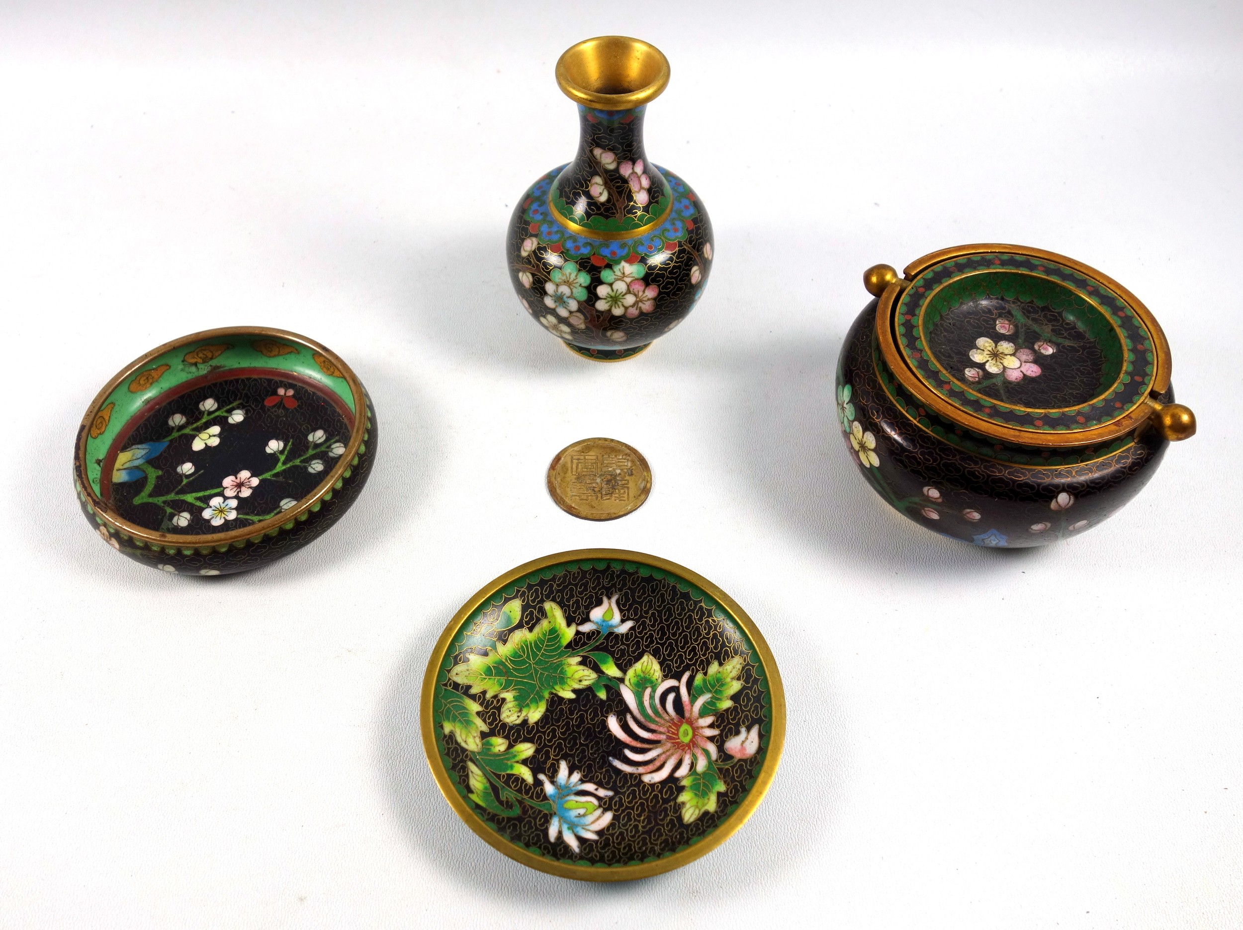 A collection of cloisonne wares to include a swivel ashtray atop a pot 9.5cm, another ashtray 9cm, a