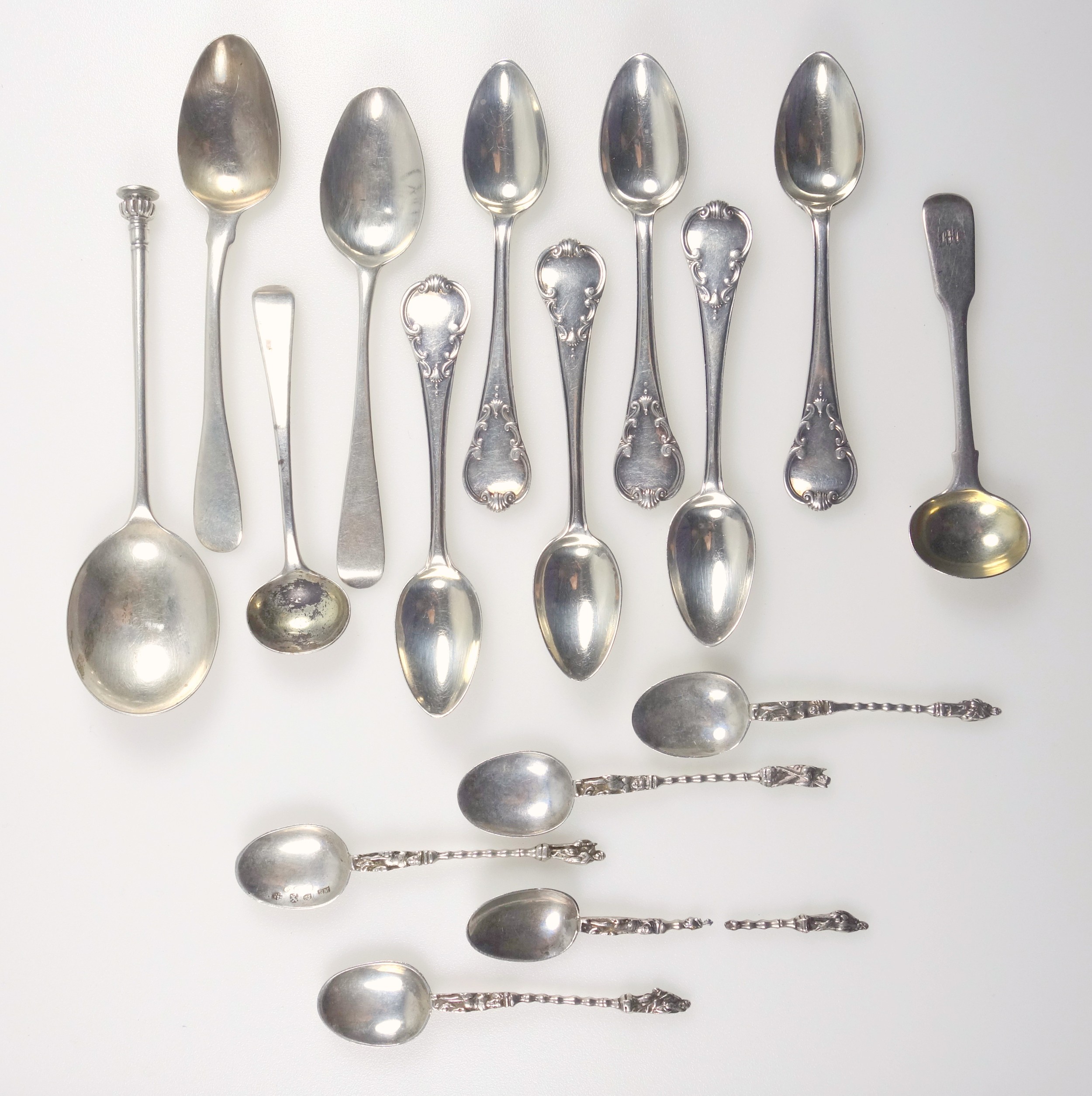 2 George III silver salt spoons, 2 teaspoons, set 6 Victorian teaspoons by H & H Lias, London - Image 2 of 3