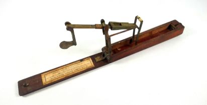 Brass folding sovereign/half sovereign scales, by W & T Avery, Birmingham, L.16cm overall, (second