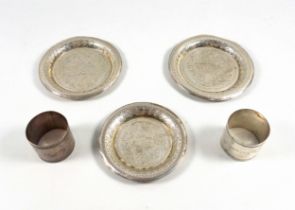 3 small Egyptian white metal dishes, one with base stamped, and 2 napkin rings, stamped. 175grs.