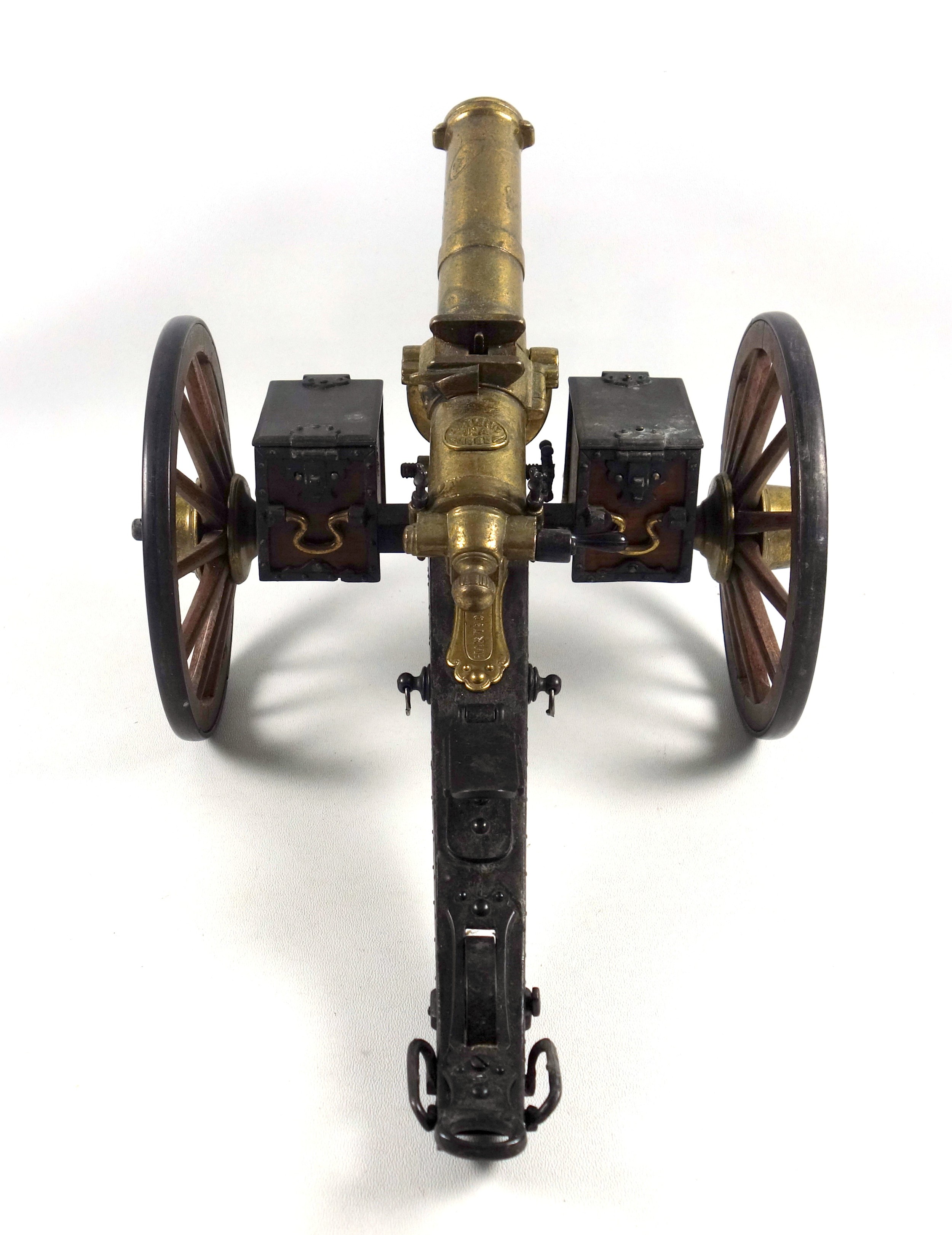 Desktop model of a Gatling field gun, the brass barrel with turning mechanism mimicking firing - Bild 3 aus 8