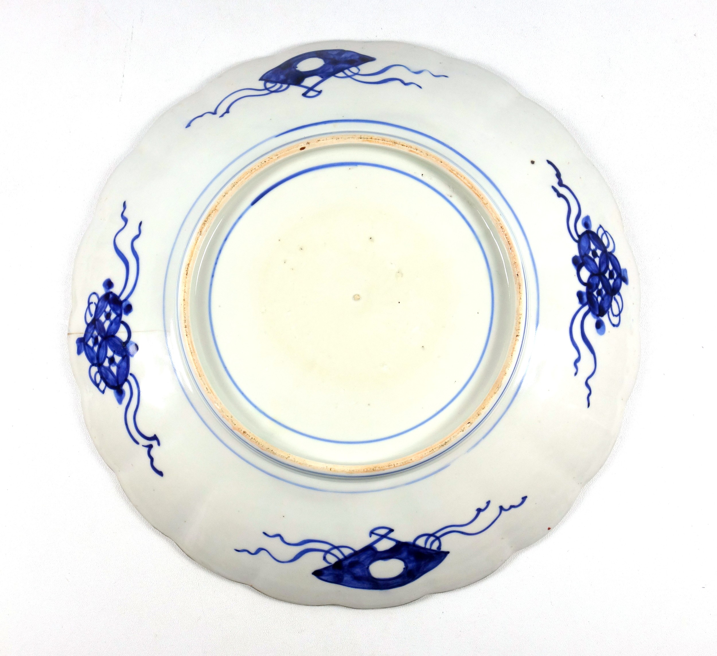 Late 19th Century Japanese porcelain fluted saucerdish with painted blue and red Imari floral - Image 2 of 3