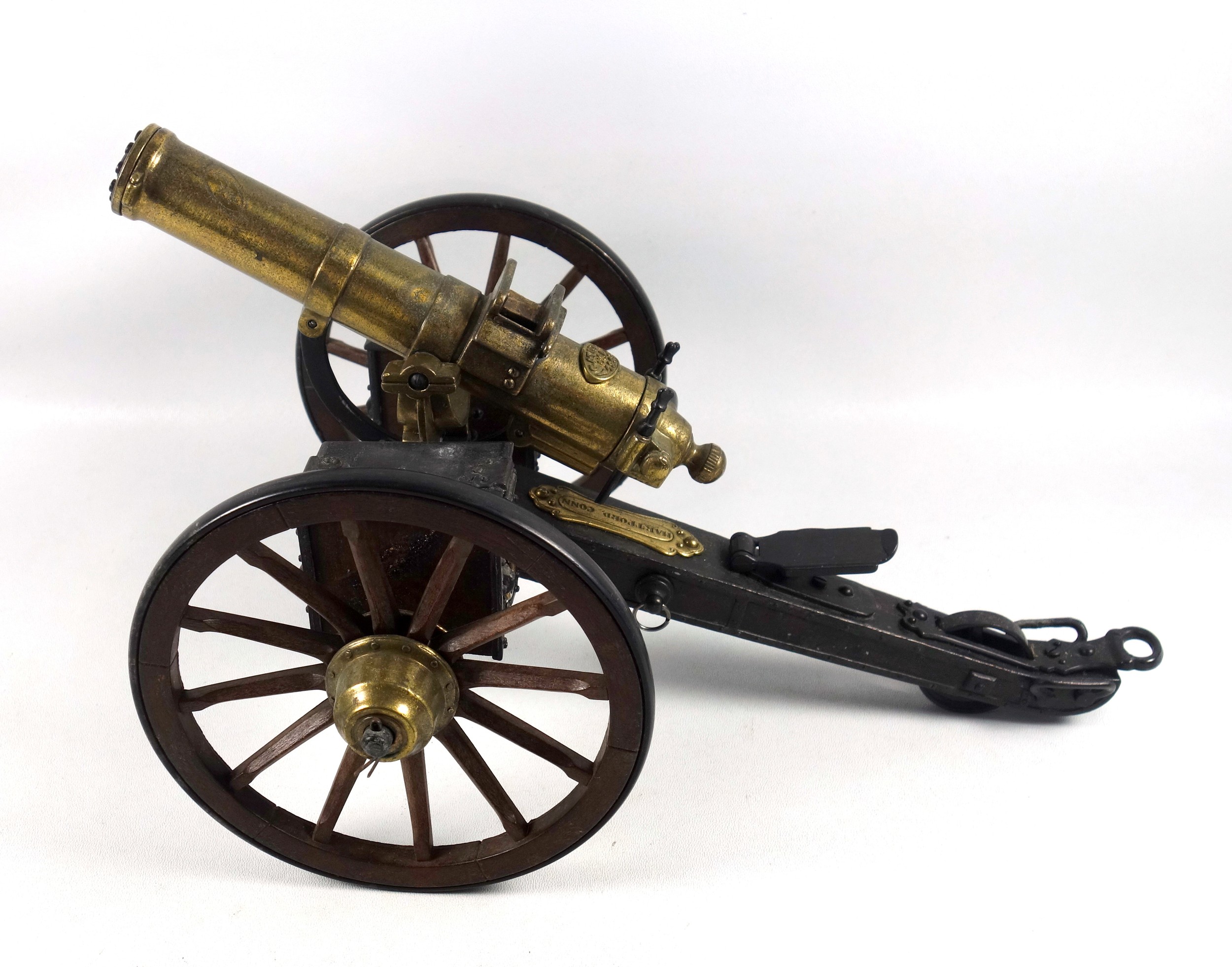 Desktop model of a Gatling field gun, the brass barrel with turning mechanism mimicking firing - Bild 4 aus 8