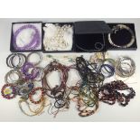 Bangles and necklaces, various (a lot)